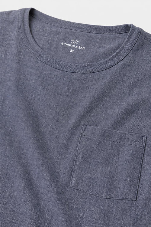 04651 A Trip in a Bag Linen Pocket T-Shirt Grey Blue
