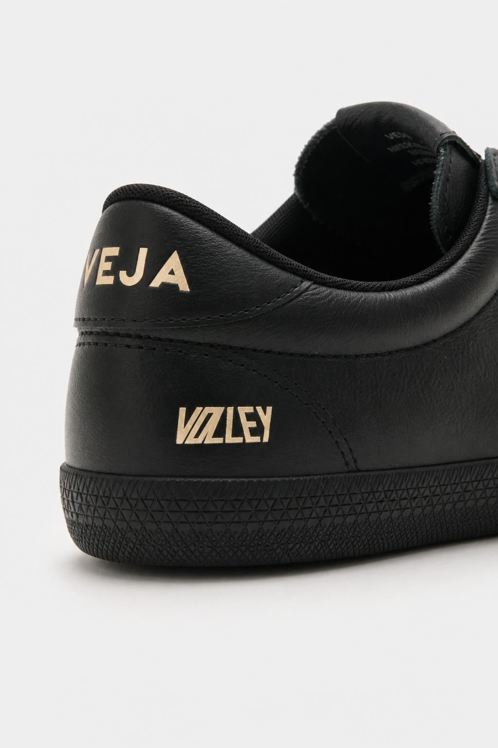 Veja Leder Sneaker 'Volley O.T.' Schwarz