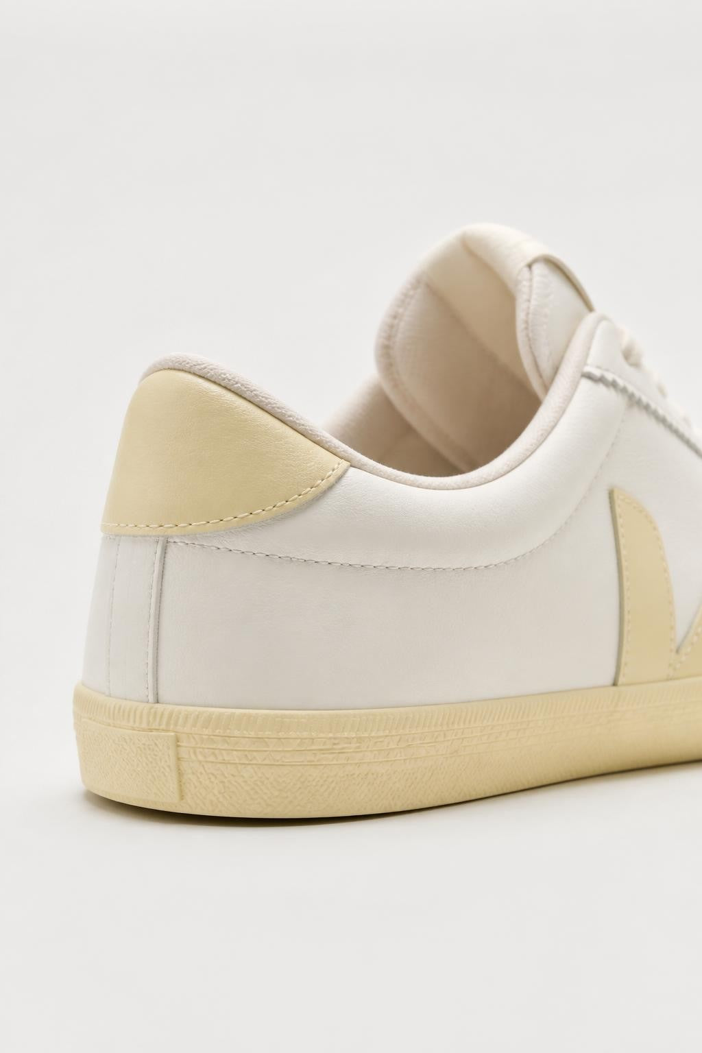 Veja Leather Sneakers 'Volley O.T.' White/Cream