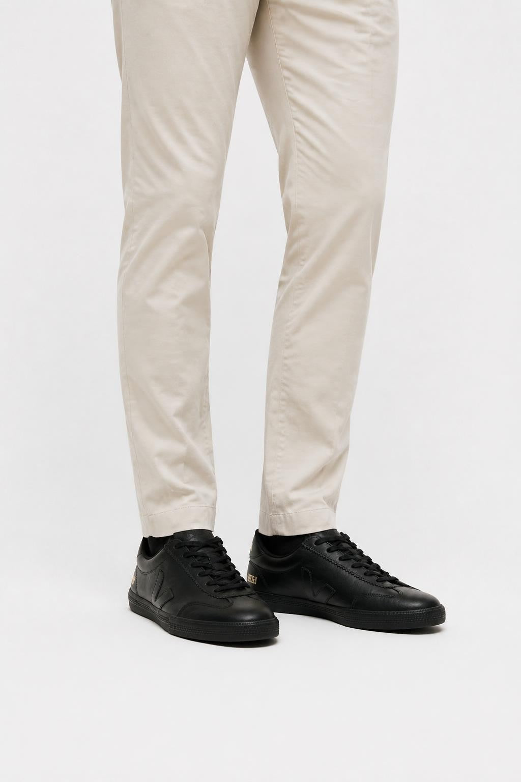 Veja Leather Sneakers 'Volley O.T.' Black