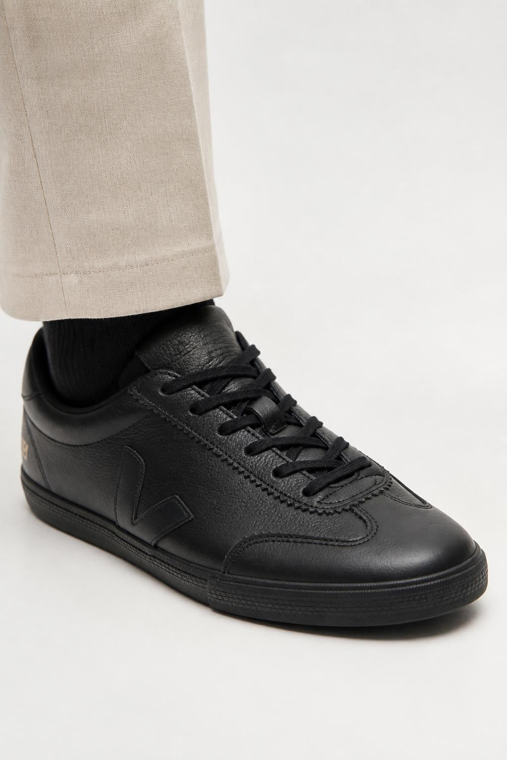 Veja Leather Sneakers 'Volley O.T.' Black