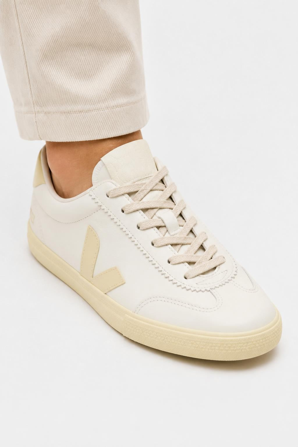 Veja Leather Sneakers 'Volley O.T.' White/Cream